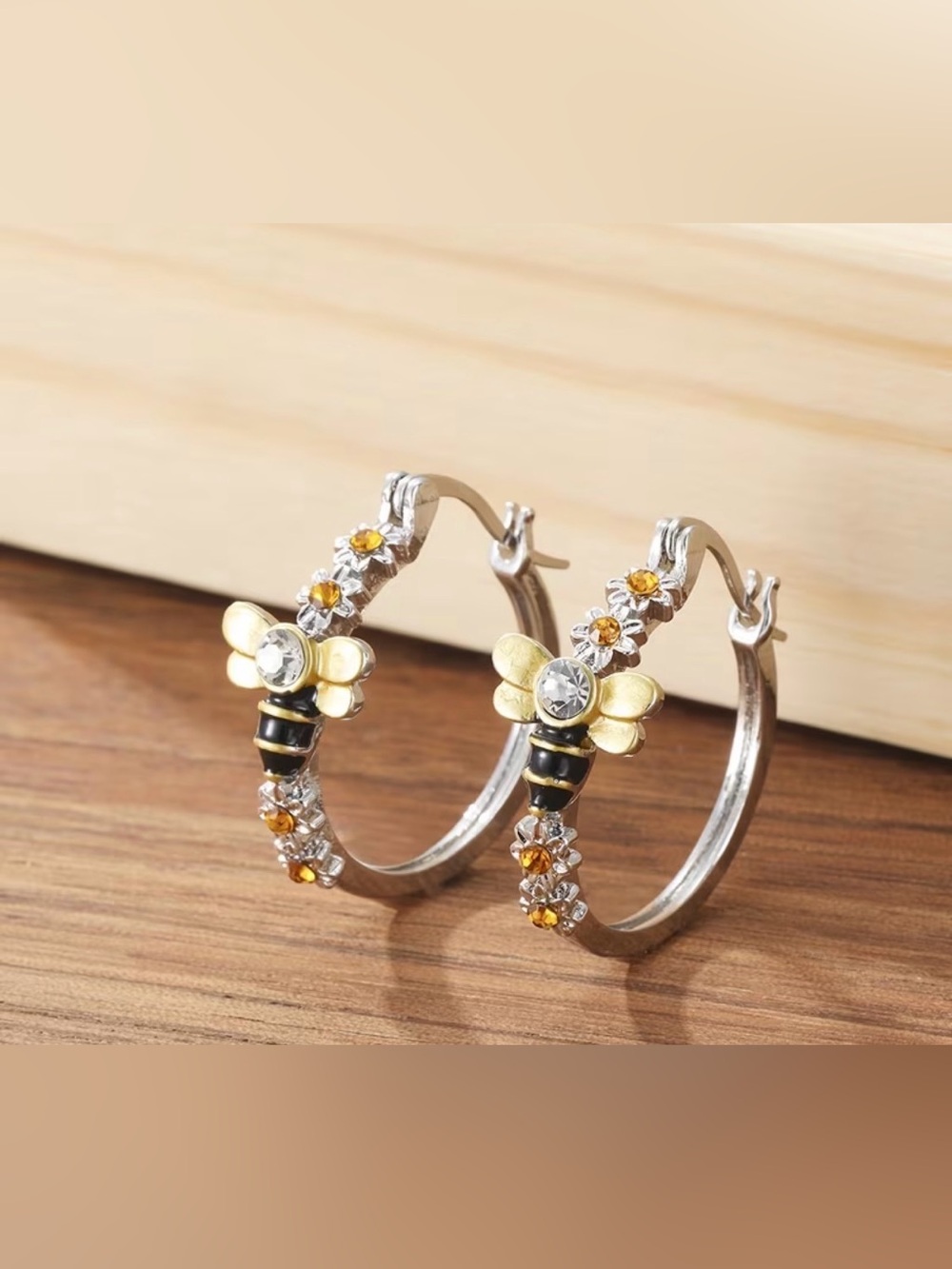 🐝🐝🐝BOGOHO🐝🐝🐝Dainty Bee Hoop Earrings w/Matching Bee Necklace-Silver - Picture 3 of 7